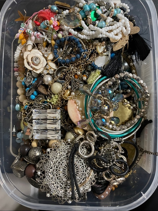Unbranded Jewelry - 5 Pounds of Broken Costume Jewelry Lot #1